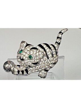 SIGNED SWAROVSKI TABBY CAT PIN -BROOCH RETIRED  RARE  EUC -   BEAUTIFUL